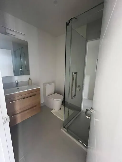 Luxury And Serene 2 Bed Near Cbd With Parking Κράισττσερτς
