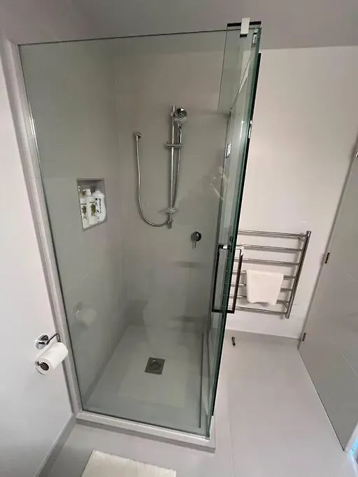 Luxury And Serene 2 Bed Near Cbd With Parking Κράισττσερτς 0*,